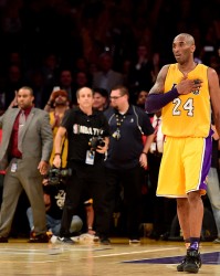 斯科特谈科比退役战：我告诉球员战术就是把球给科比 其他人闪开