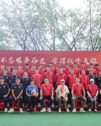 深足出征足协杯 长津湖战役老兵鼓励队员敢打敢拼