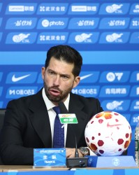 莫拉：上半场没有限制好对手付出了代价，下半场没有放弃值得称赞