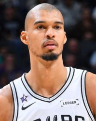 世界杯赛事观看平台-雷霆躺升联盟第一！马刺力克活塞豪取9连胜 文班21+17+6帽